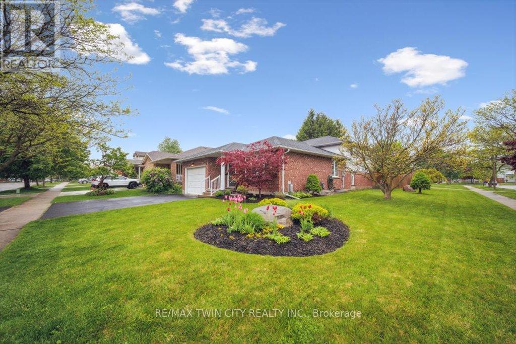 2 Cora Drive, Kitchener, Ontario  N2N 3C6 - Photo 7 - X12180918