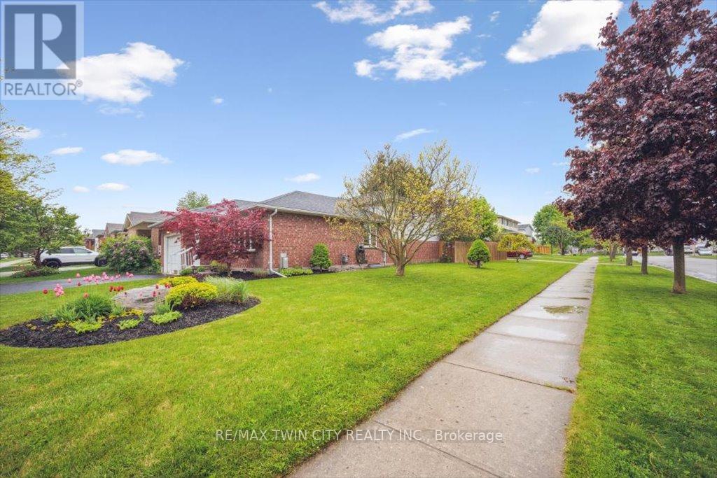 2 Cora Drive, Kitchener, Ontario  N2N 3C6 - Photo 8 - X12180918