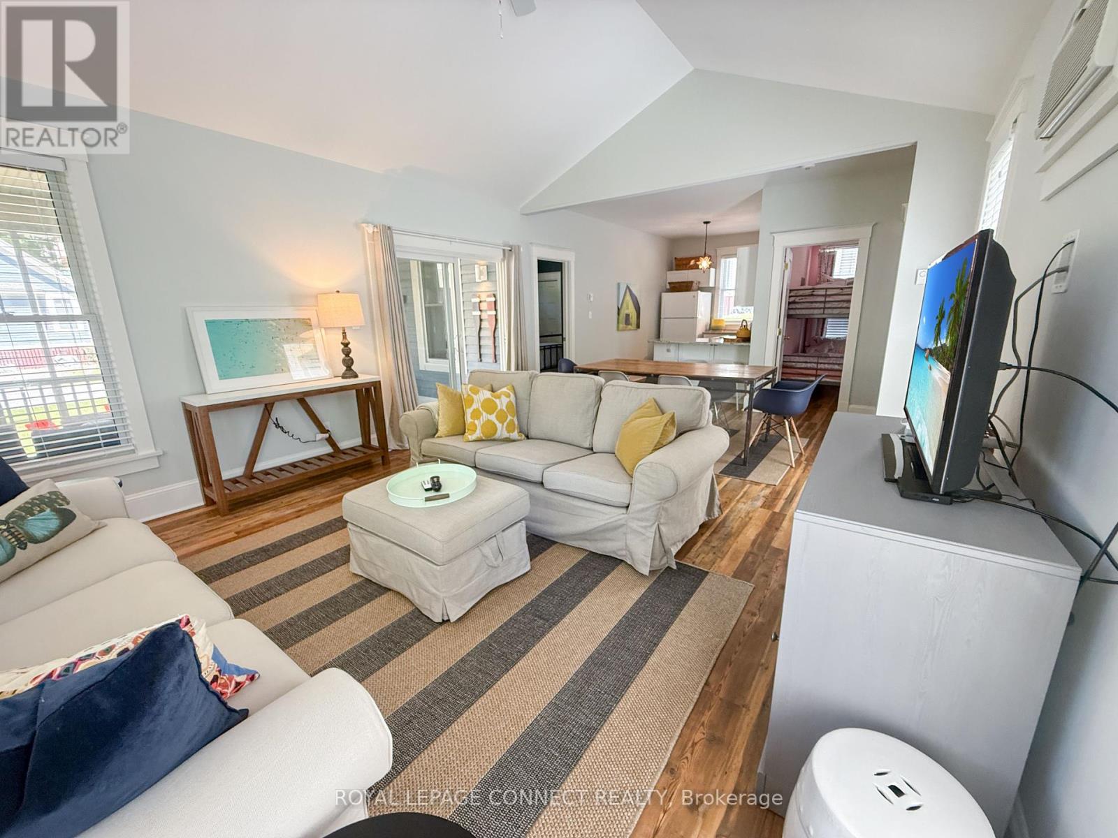 215 - 5 Hollow Lane, Prince Edward County, Ontario  K0K 1P0 - Photo 13 - X12180963