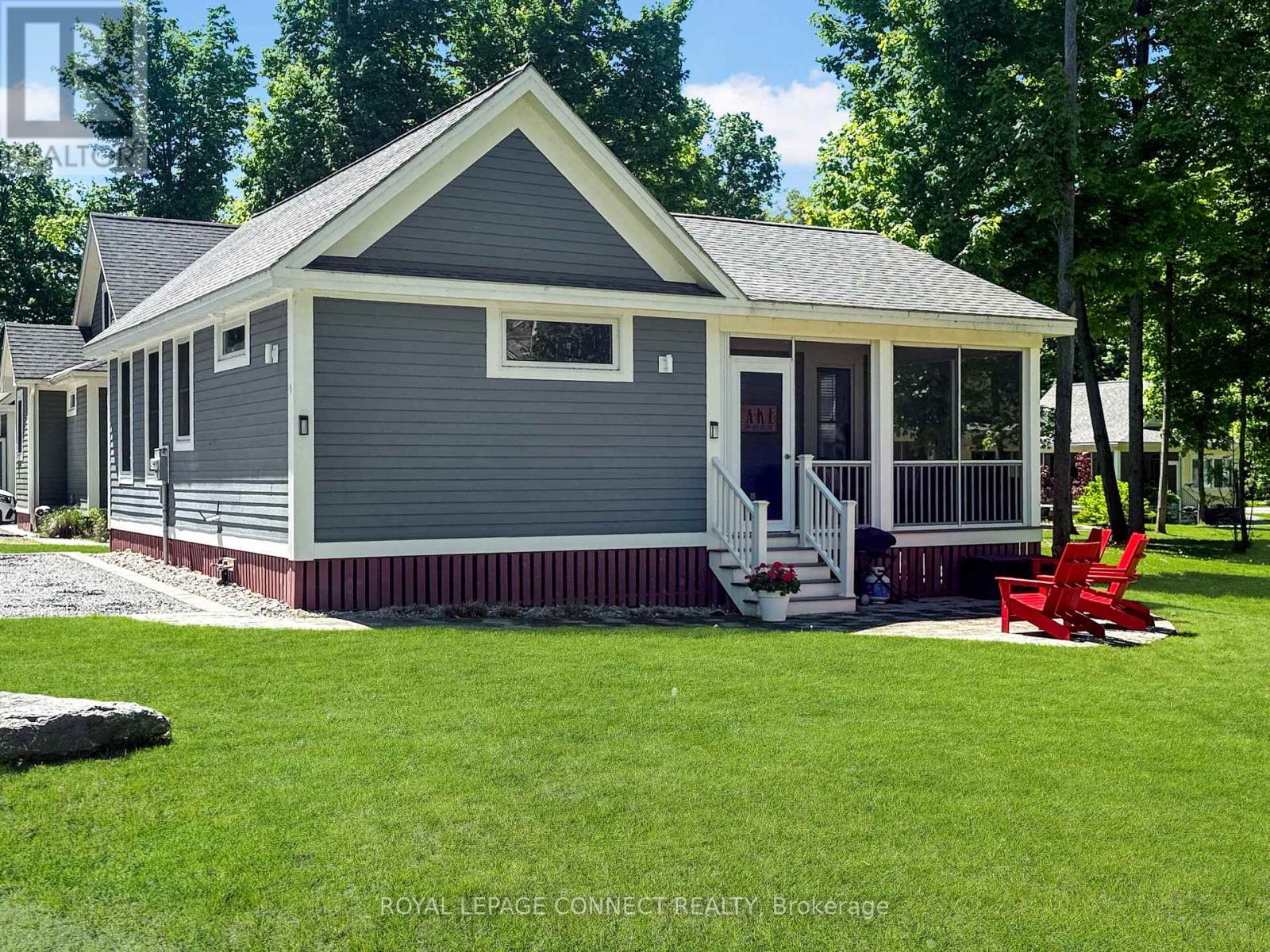 215 - 5 Hollow Lane, Prince Edward County, Ontario  K0K 1P0 - Photo 2 - X12180963