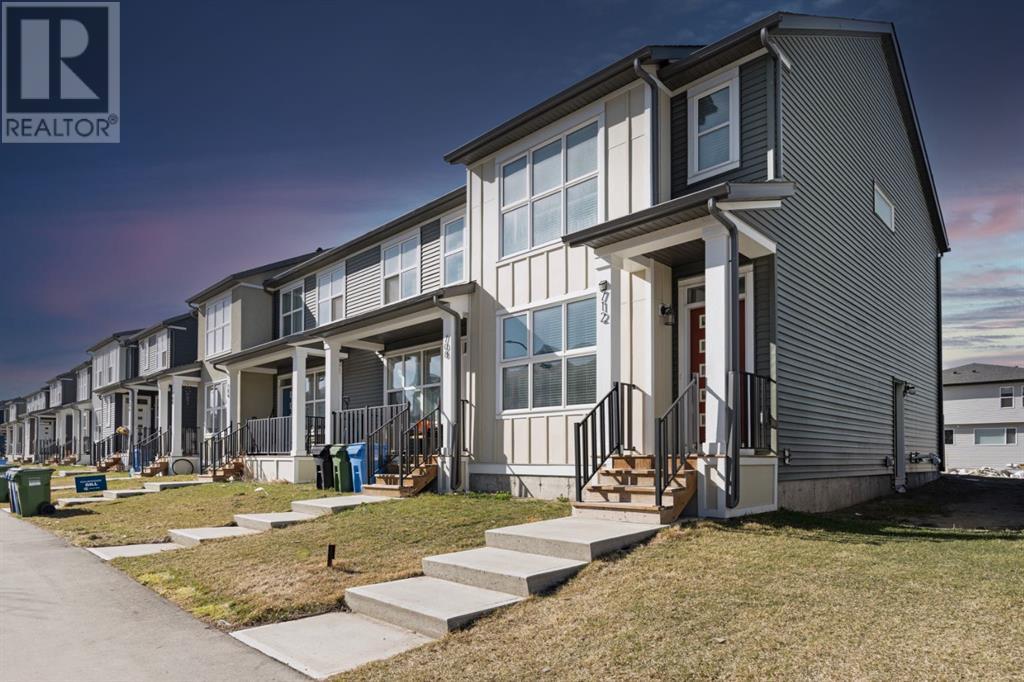 Property at 712 Savanna Boulevard NE image 2
