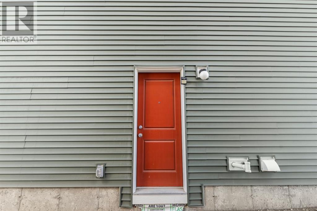 Property at 712 Savanna Boulevard NE image 4