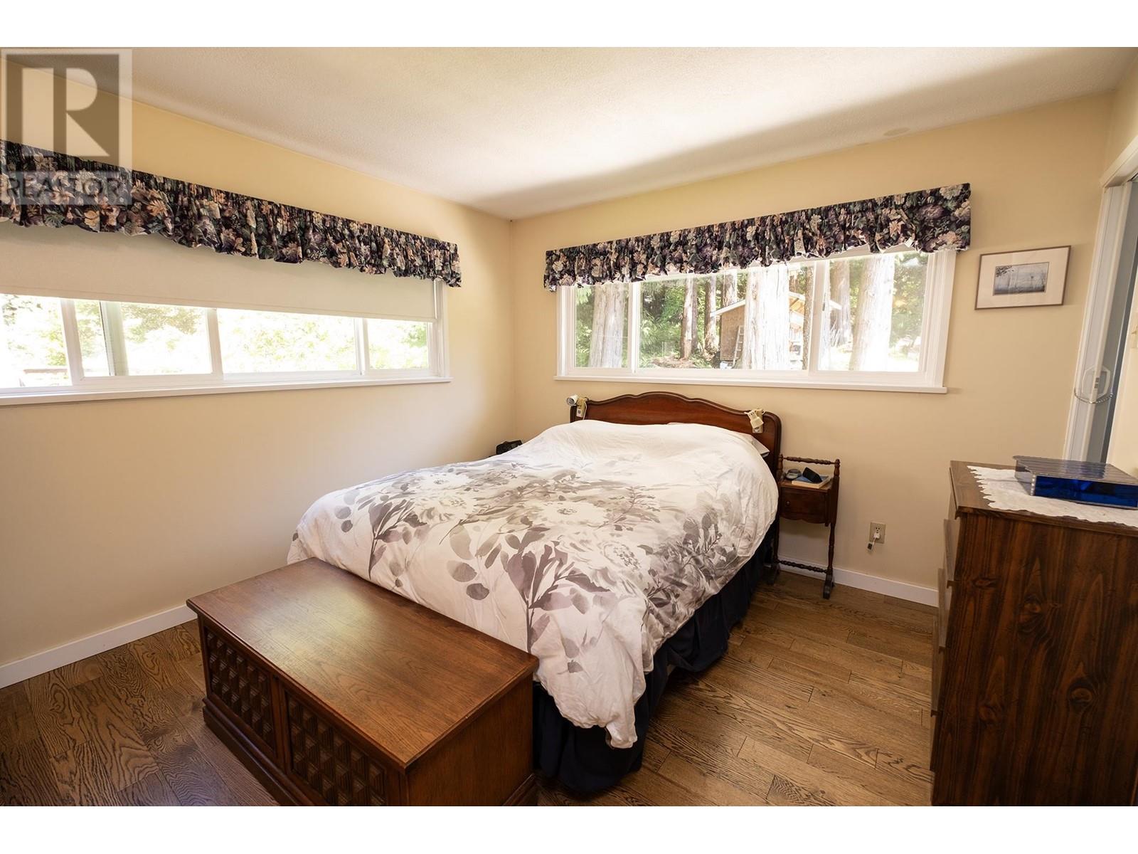 1238 Gower Point Road, Gibsons, British Columbia  V0N 1V3 - Photo 10 - R3008703
