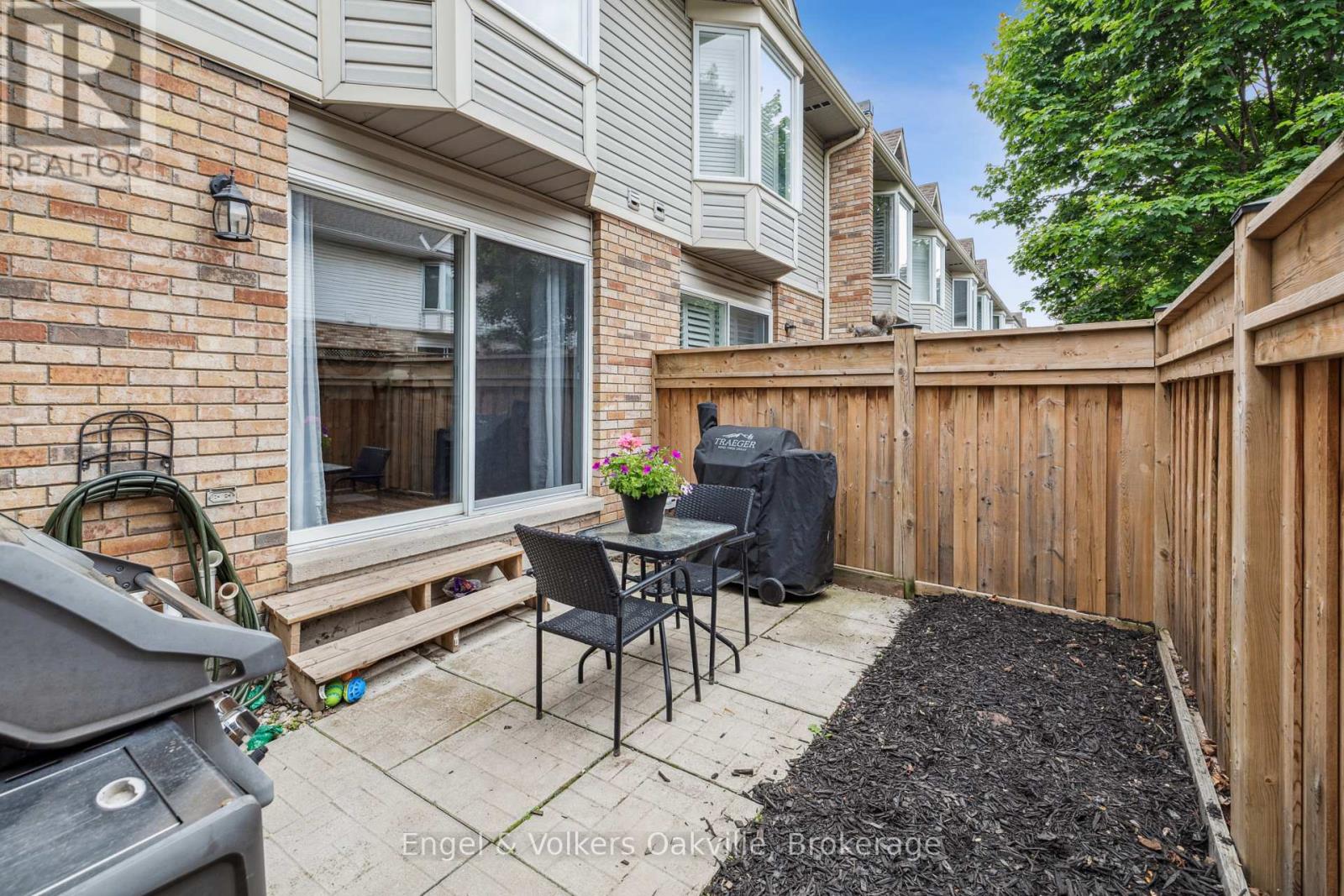 15 - 2015 Cleaver Avenue, Burlington, Ontario  L7M 4J7 - Photo 33 - W12173951