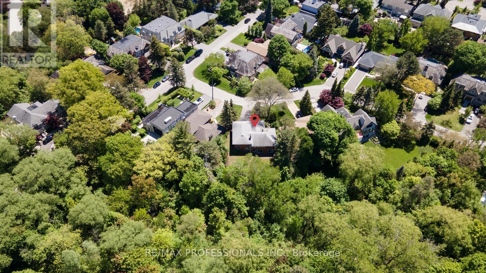 8 Glendarling Road, Toronto, Ontario  M9A 4G2 - Photo 38 - W12180017