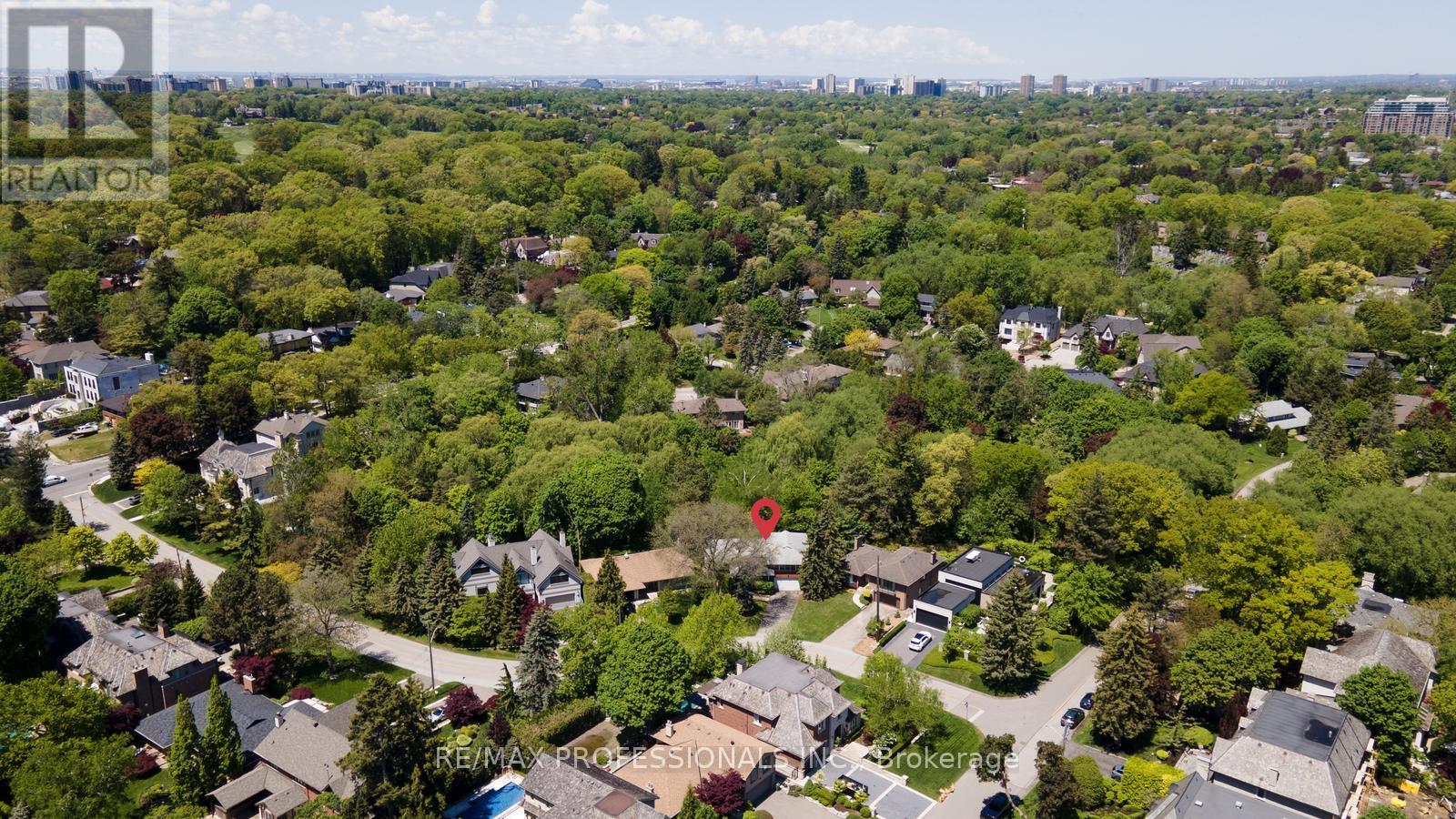 8 Glendarling Road, Toronto, Ontario  M9A 4G2 - Photo 31 - W12180017