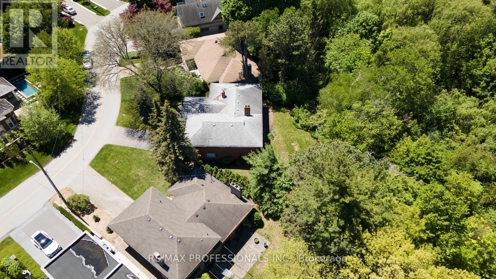 8 Glendarling Road, Toronto, Ontario  M9A 4G2 - Photo 33 - W12180017