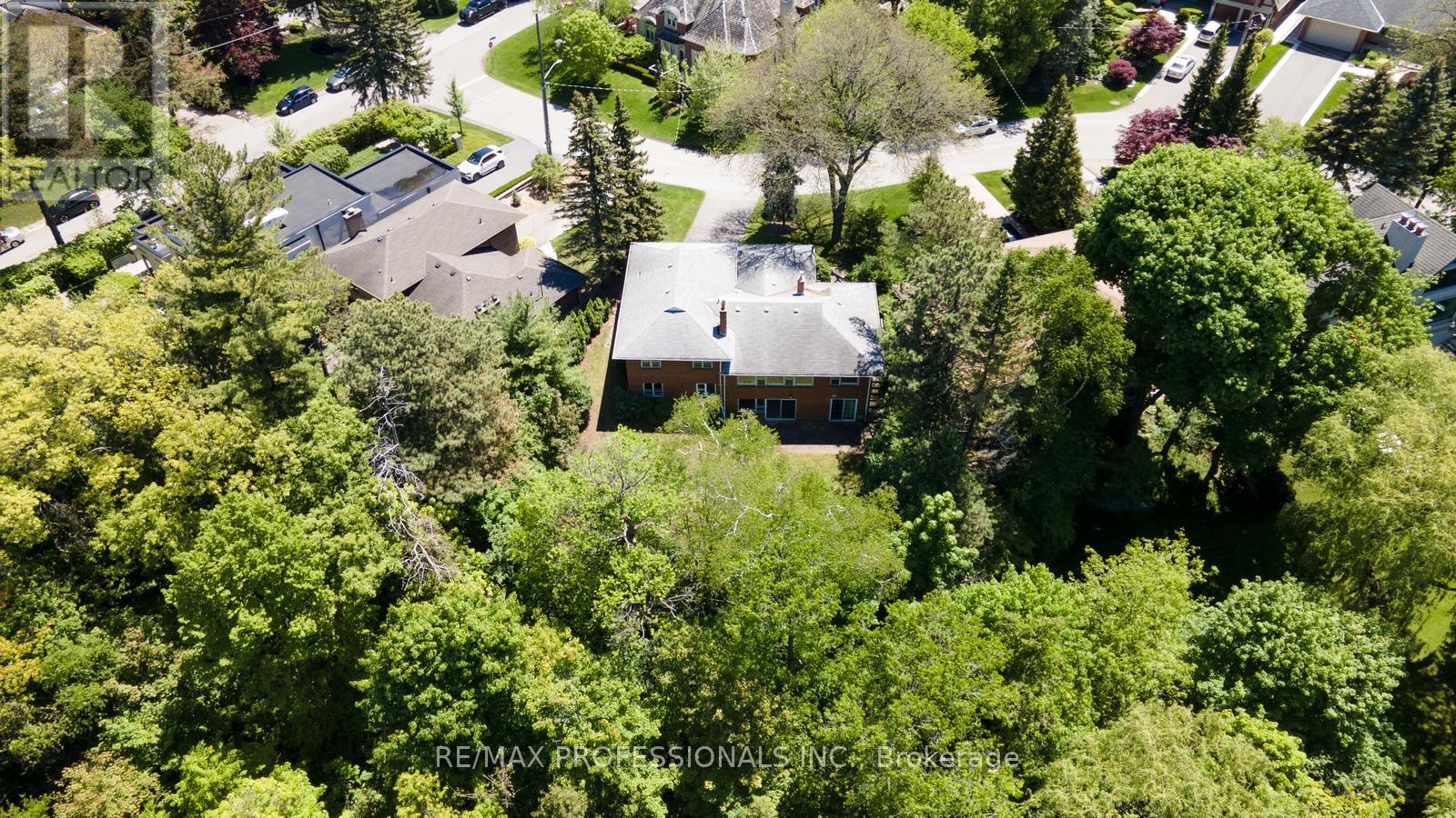 8 Glendarling Road, Toronto, Ontario  M9A 4G2 - Photo 36 - W12180017