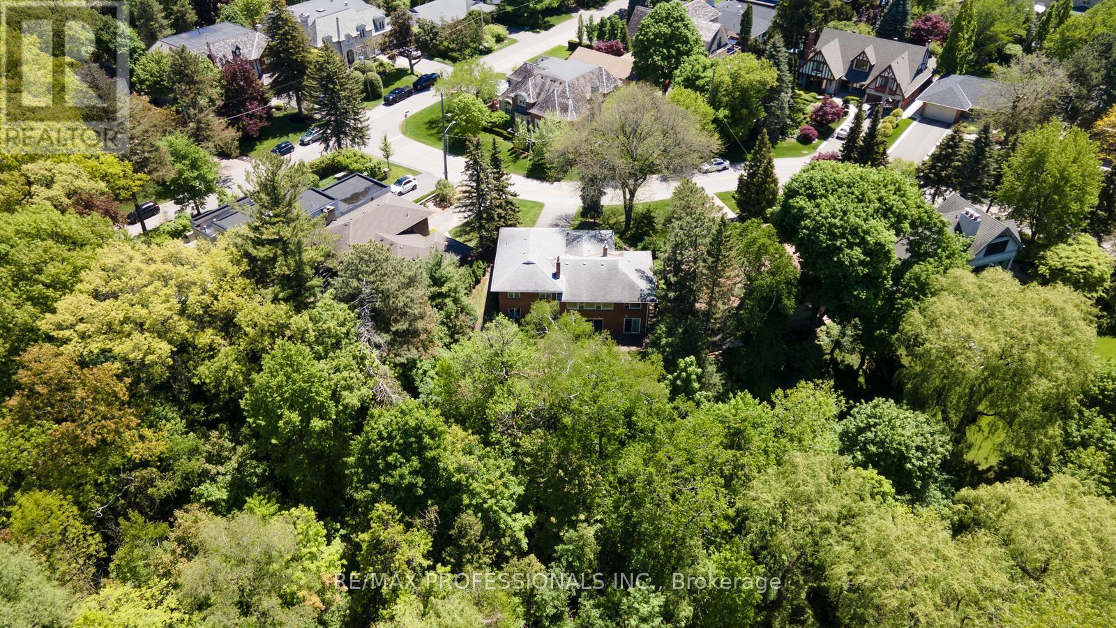 8 Glendarling Road, Toronto, Ontario  M9A 4G2 - Photo 37 - W12180017