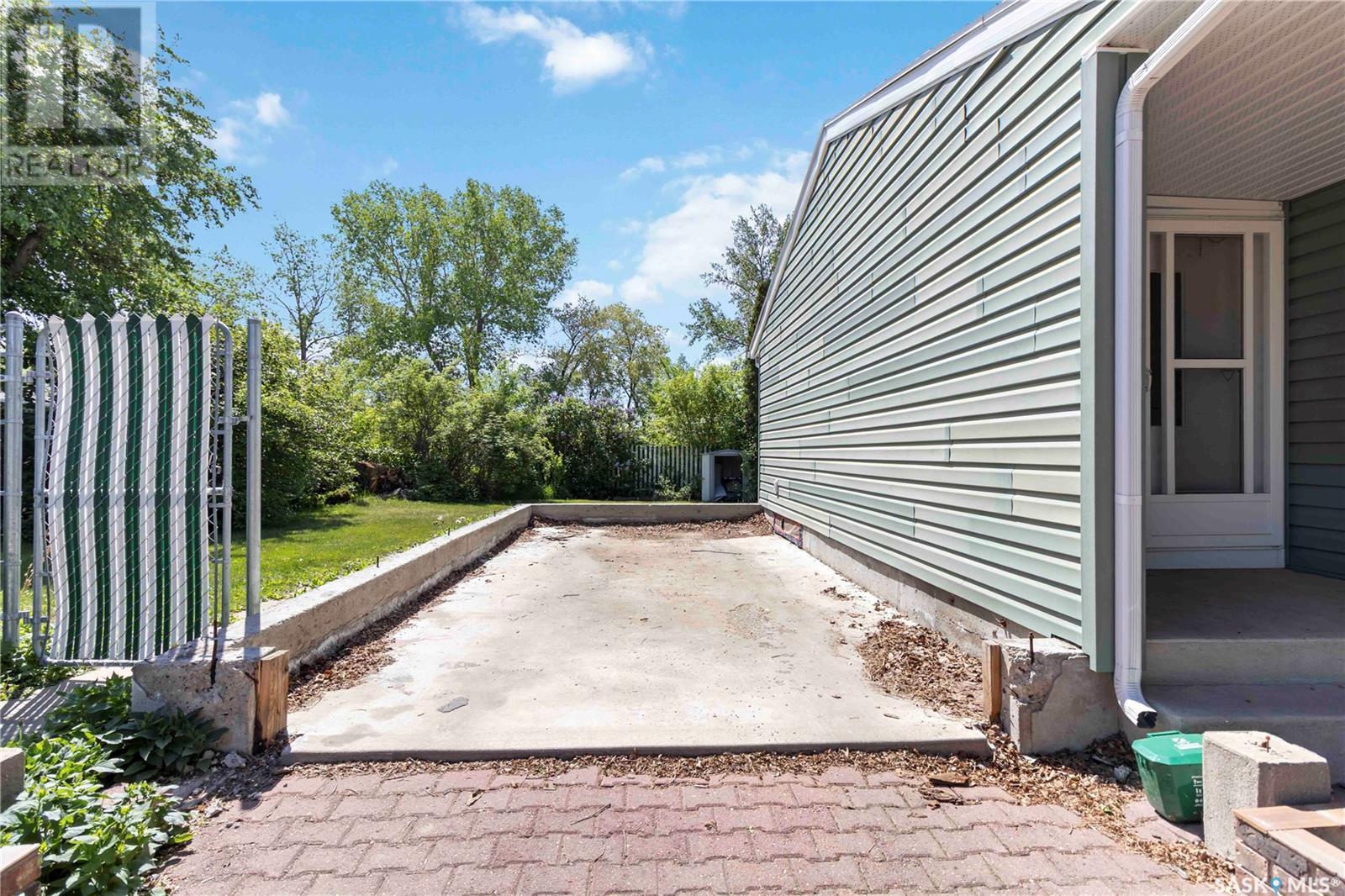 Property at 2534 Eastview image 2