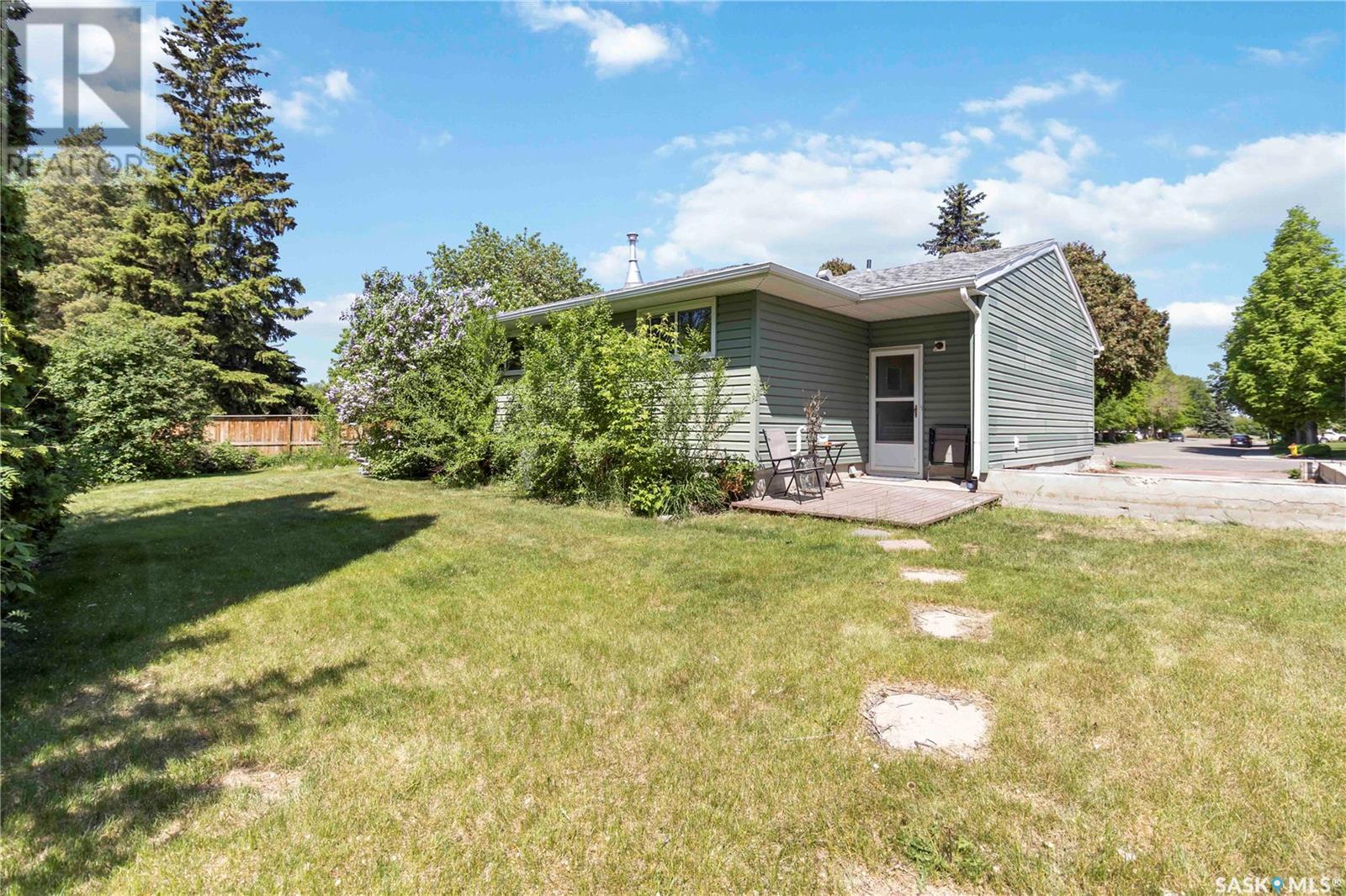 Property at 2534 Eastview image 3