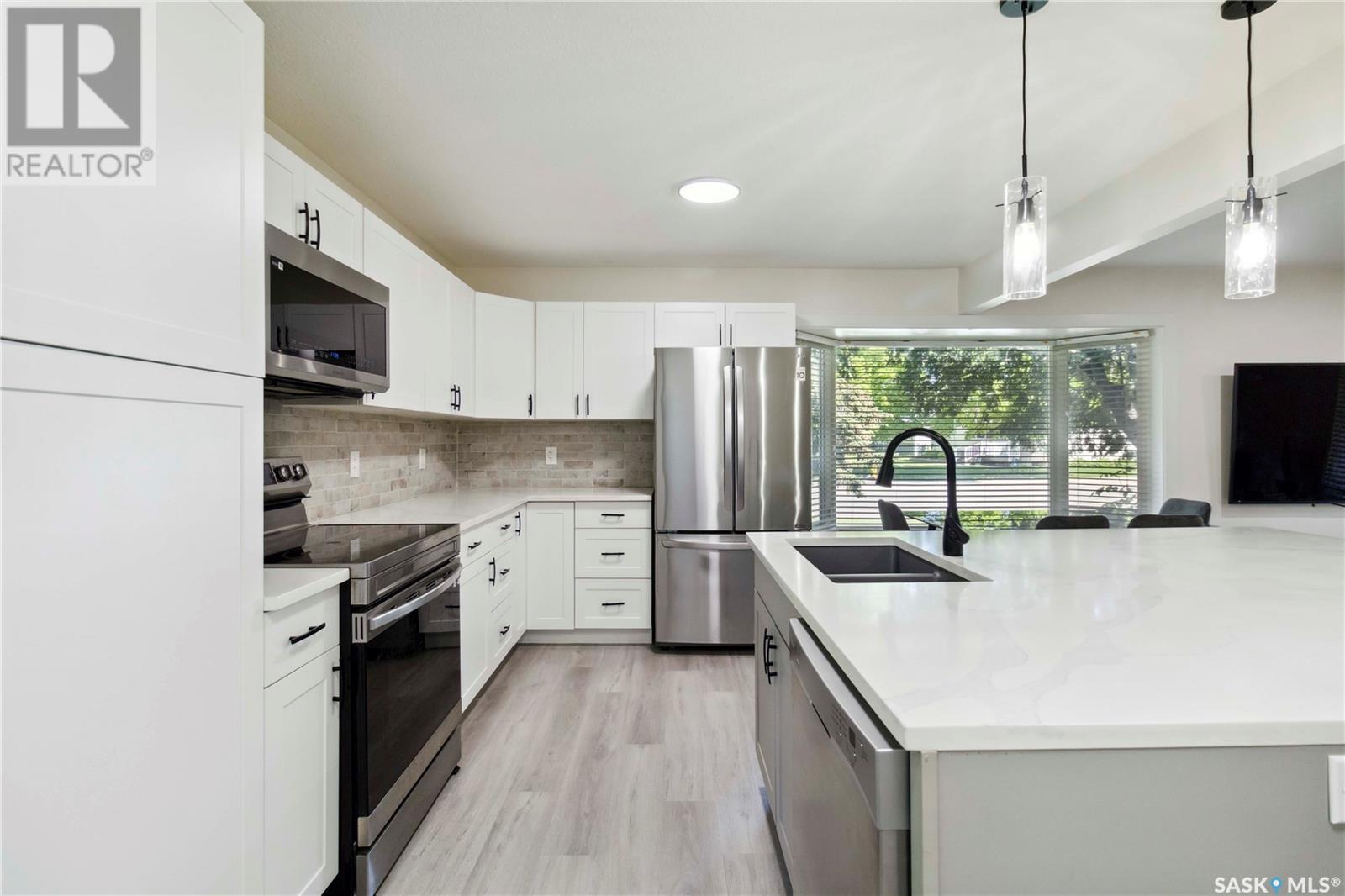 Property at 2534 Eastview image 4