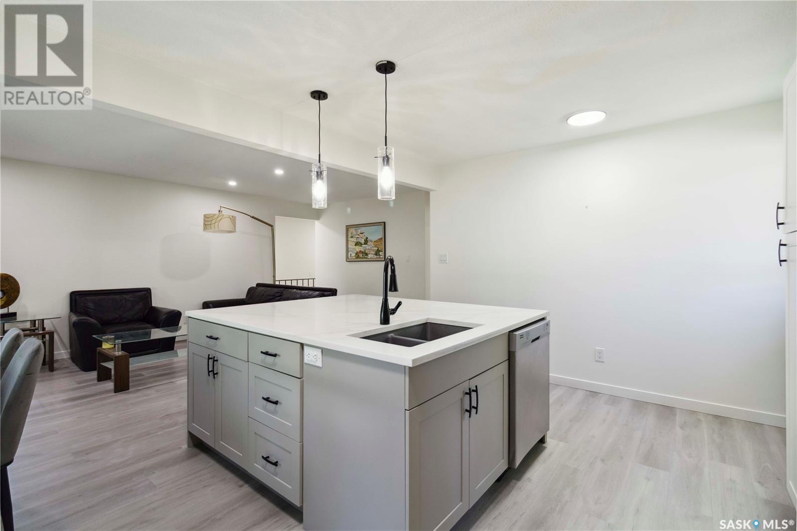 Property at 2534 Eastview image 5