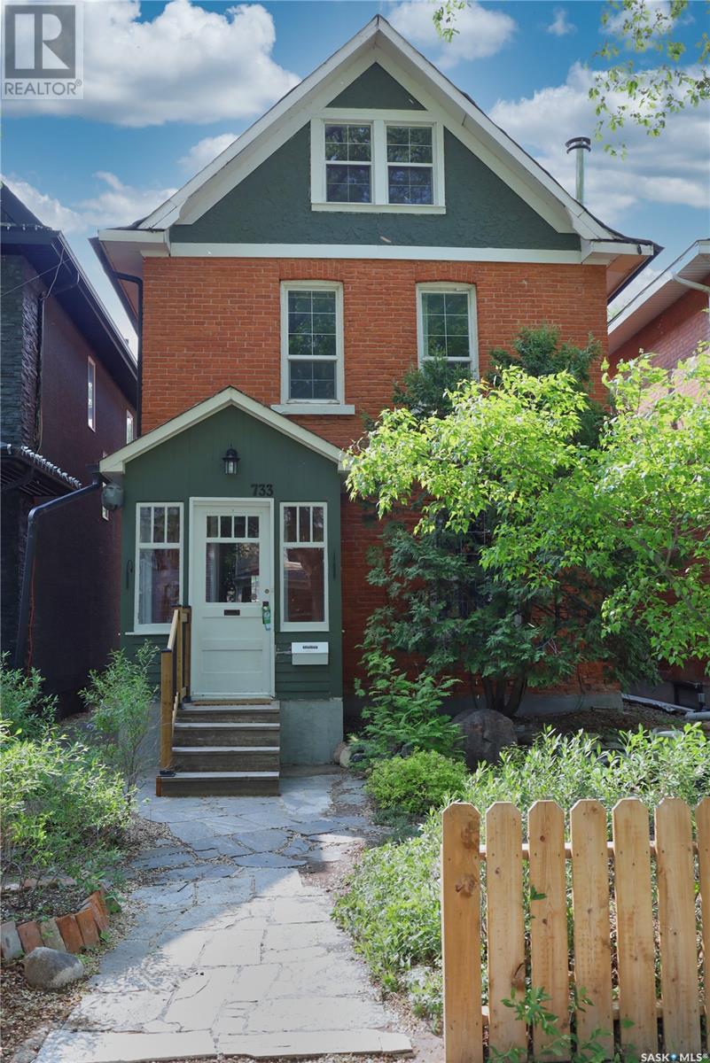Property at 733 6th AVENUE N image 2