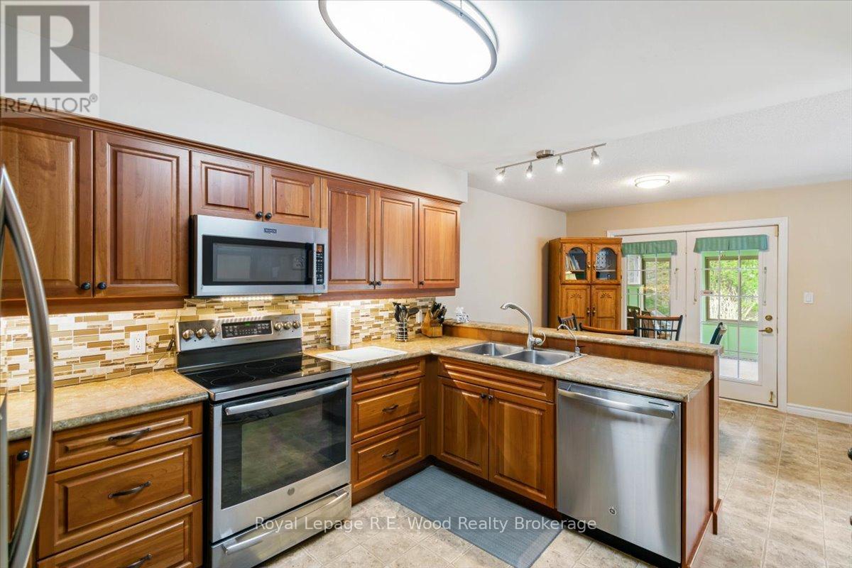 102 Wilson Avenue, Tillsonburg, Ontario  N4G 5T2 - Photo 15 - X12128375
