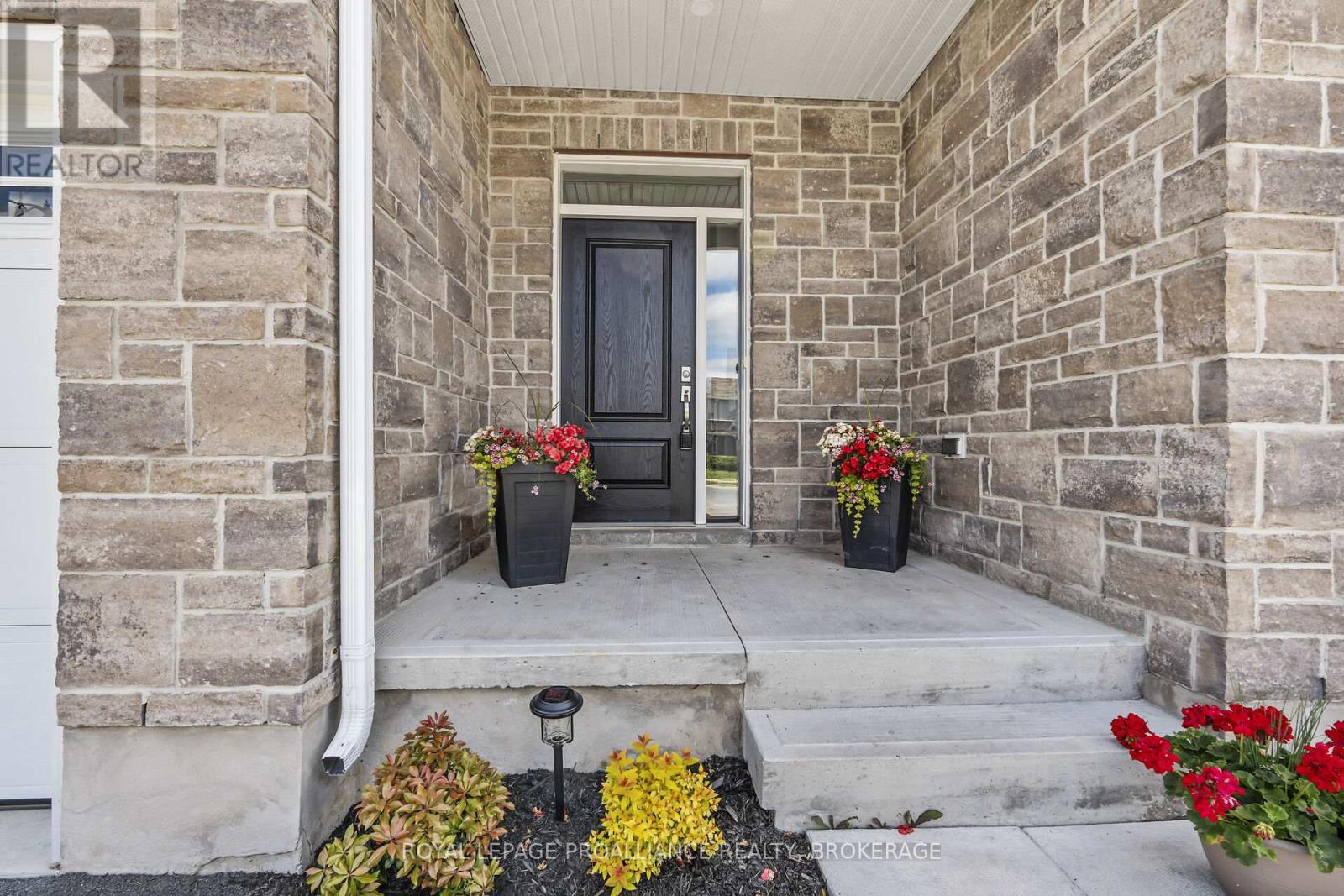 308 Holden Street, Kingston, Ontario  K7P 0M3 - Photo 4 - X12181165