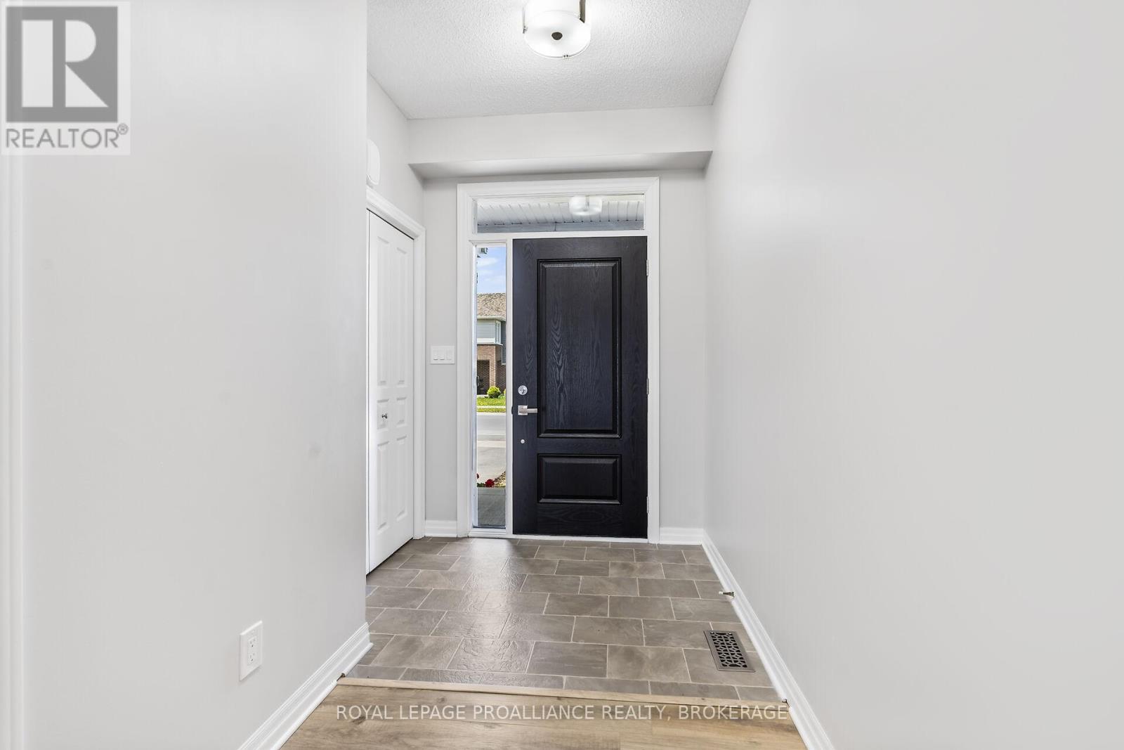 308 Holden Street, Kingston, Ontario  K7P 0M3 - Photo 5 - X12181165