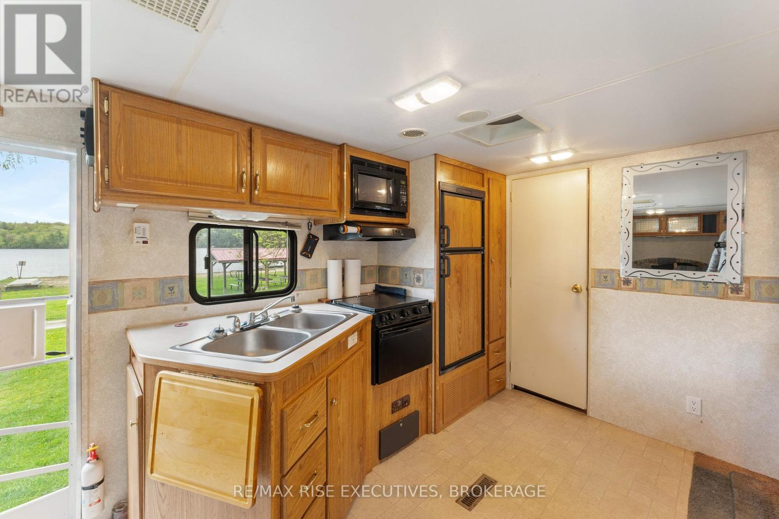 13 - 9 Glenford Lane, Frontenac, Ontario  K0H 1T0 - Photo 7 - X12181209