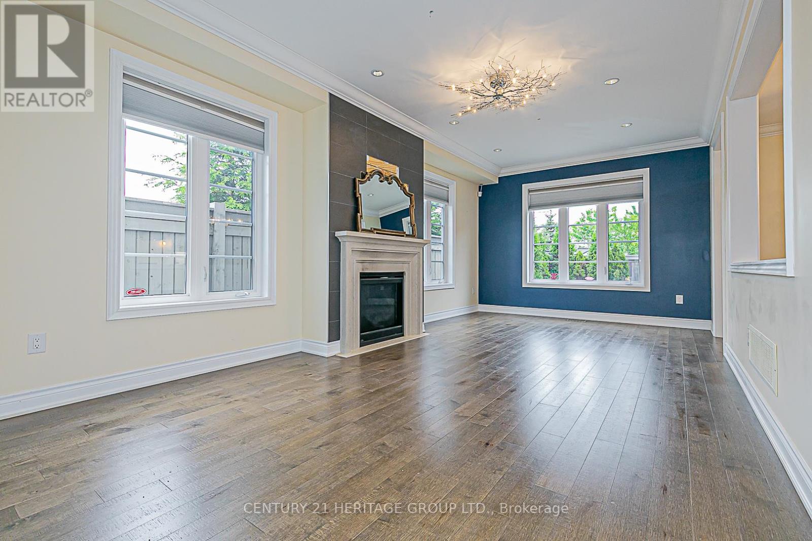 2 Roy Harper Avenue, Aurora, Ontario  L4G 0V4 - Photo 8 - N12180943