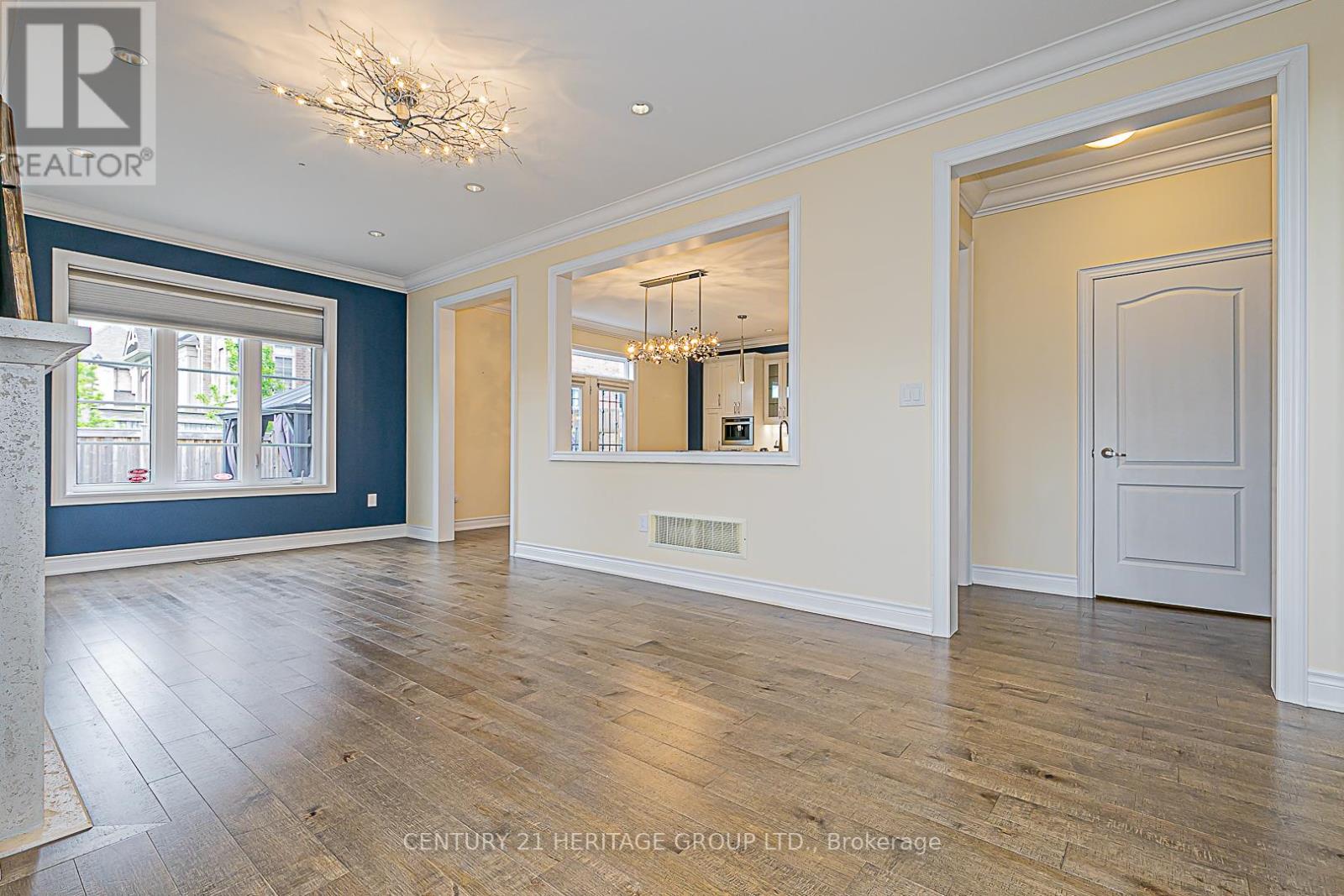 2 Roy Harper Avenue, Aurora, Ontario  L4G 0V4 - Photo 9 - N12180943