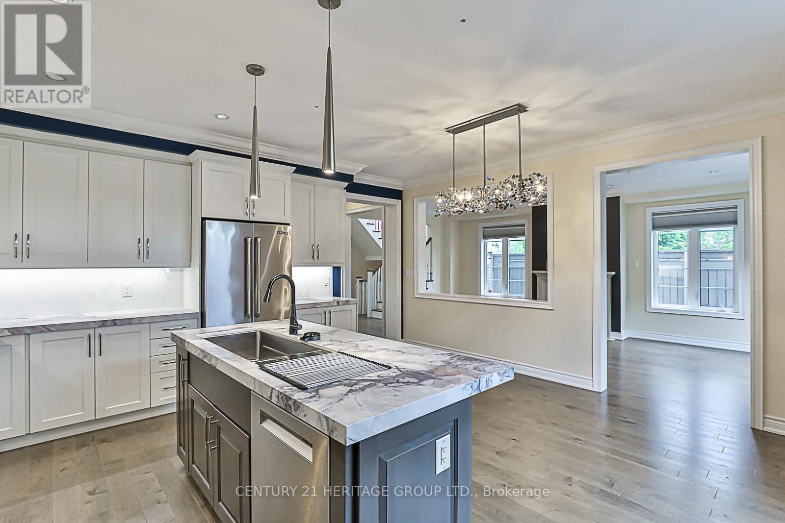 2 Roy Harper Avenue, Aurora, Ontario  L4G 0V4 - Photo 16 - N12180943