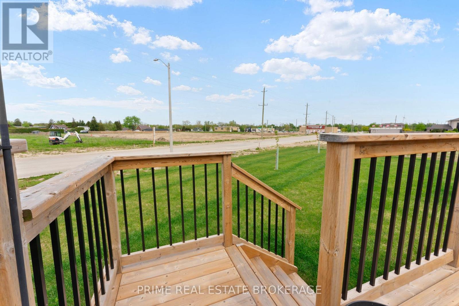 3 - 106 Coastal Crescent, Lambton Shores, Ontario  N0M 1T0 - Photo 34 - X12181160