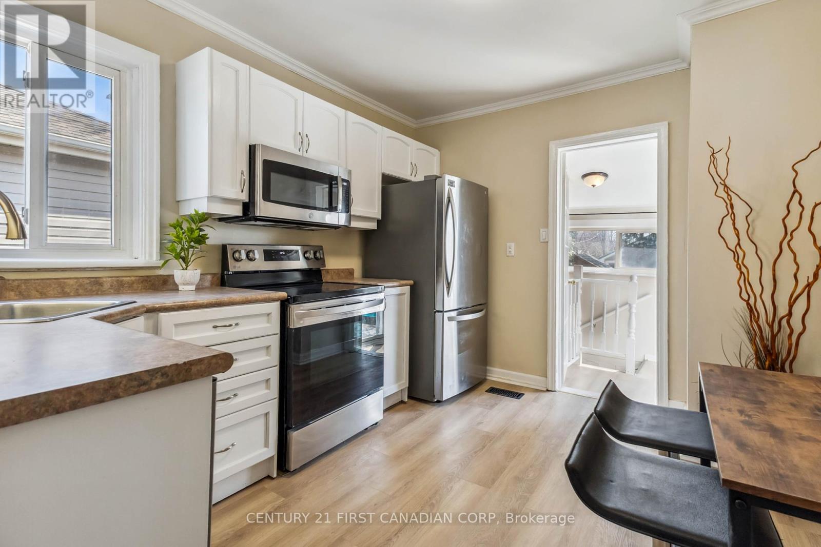 17 Highway Avenue, London South, Ontario  N6C 2K4 - Photo 14 - X12181186