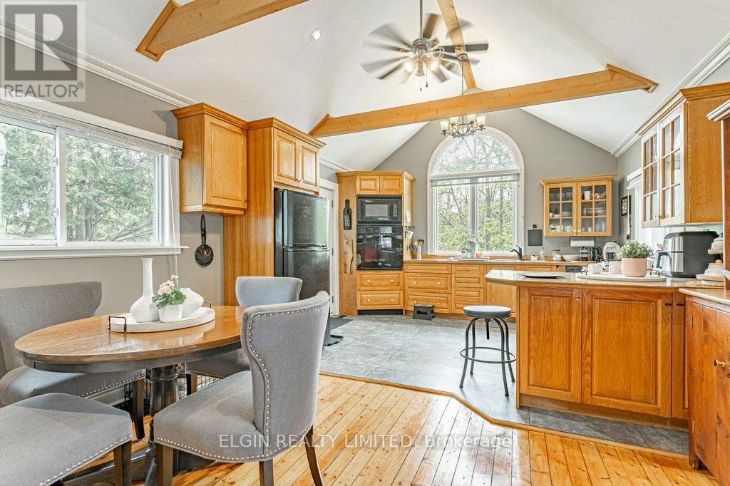 Photo 10 of 29 for 81 Hemlock Street