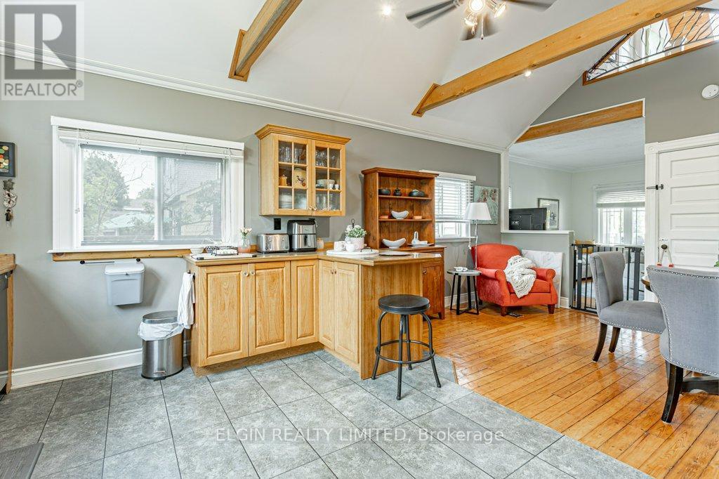 Photo 11 of 29 for 81 Hemlock Street