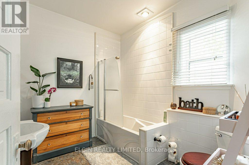 Photo 14 of 29 for 81 Hemlock Street