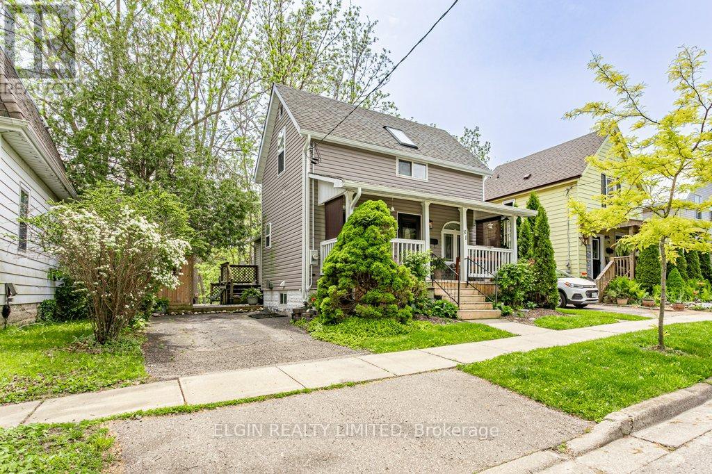 Photo 3 of 29 for 81 Hemlock Street