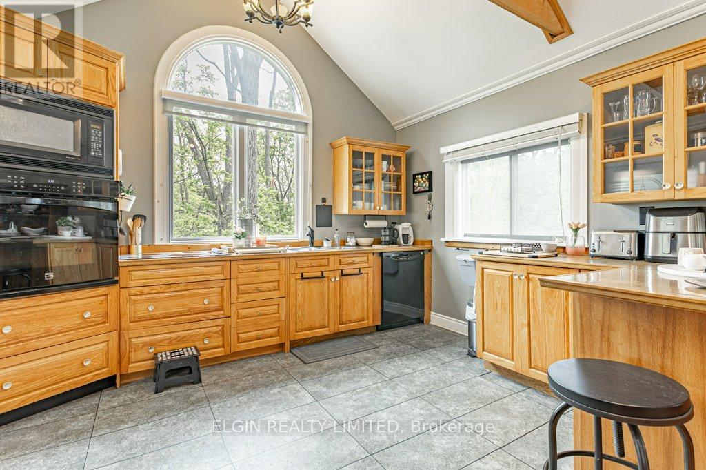 Photo 9 of 29 for 81 Hemlock Street