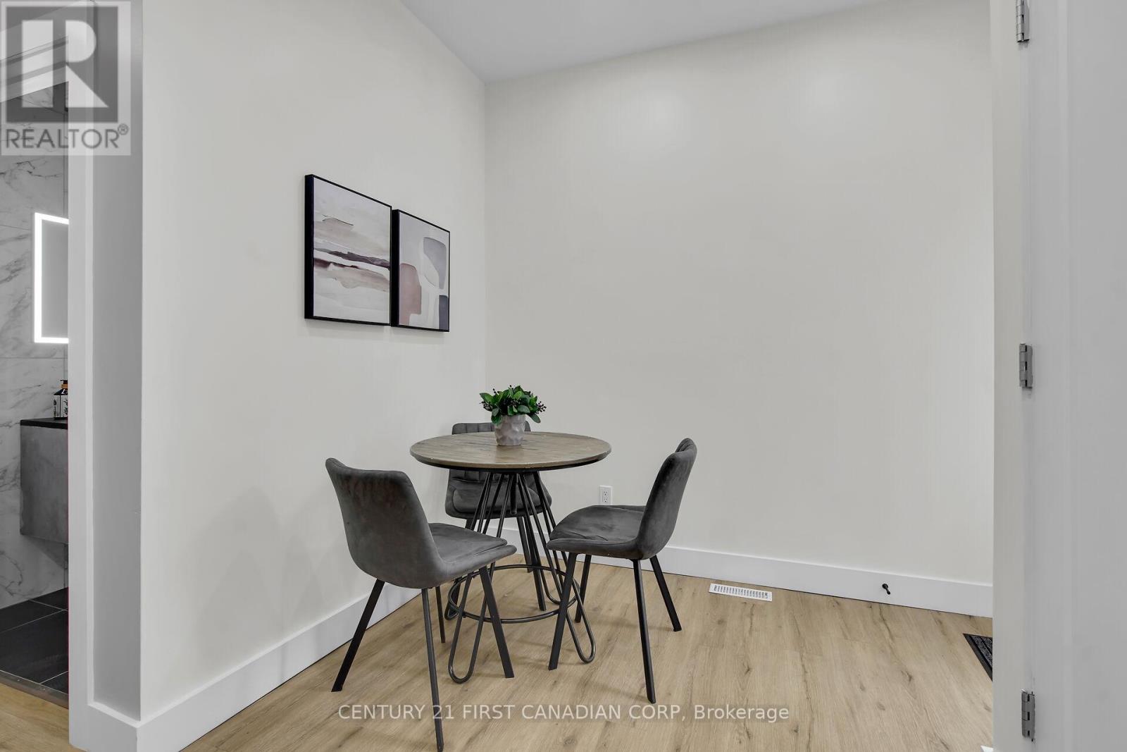Photo 12 of 40 for 128 Adelaide Street N