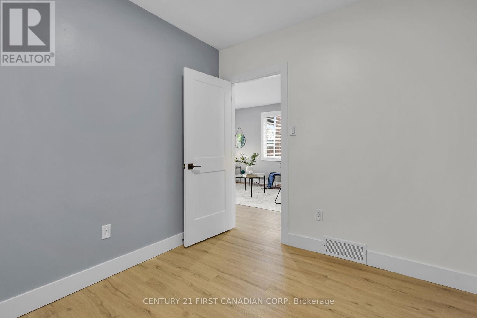 Photo 16 of 40 for 128 Adelaide Street N