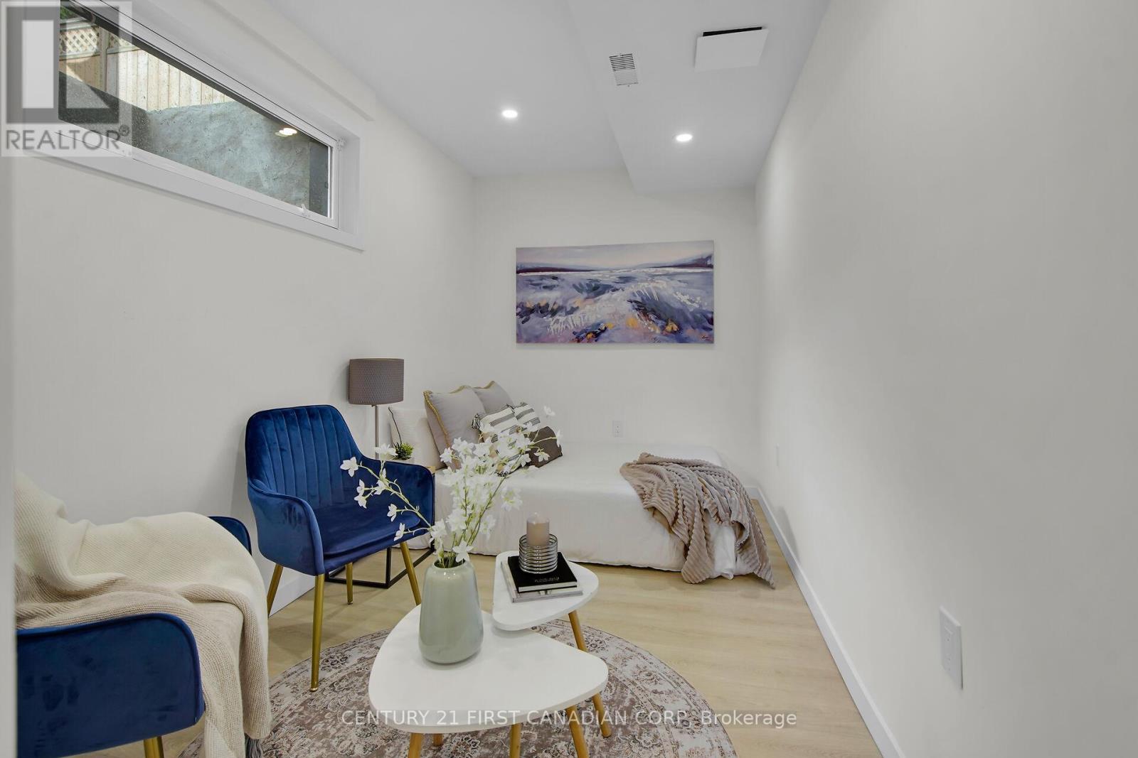 Photo 24 of 40 for 128 Adelaide Street N