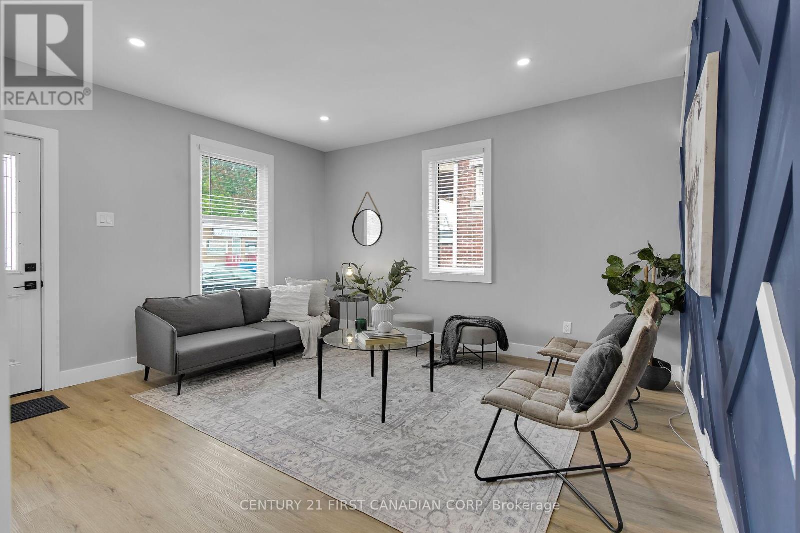 Photo 6 of 40 for 128 Adelaide Street N