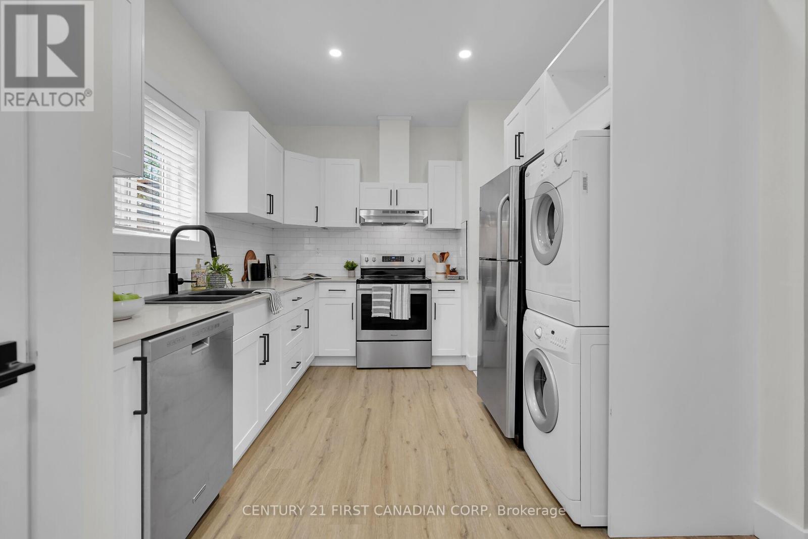 Photo 8 of 40 for 128 Adelaide Street N