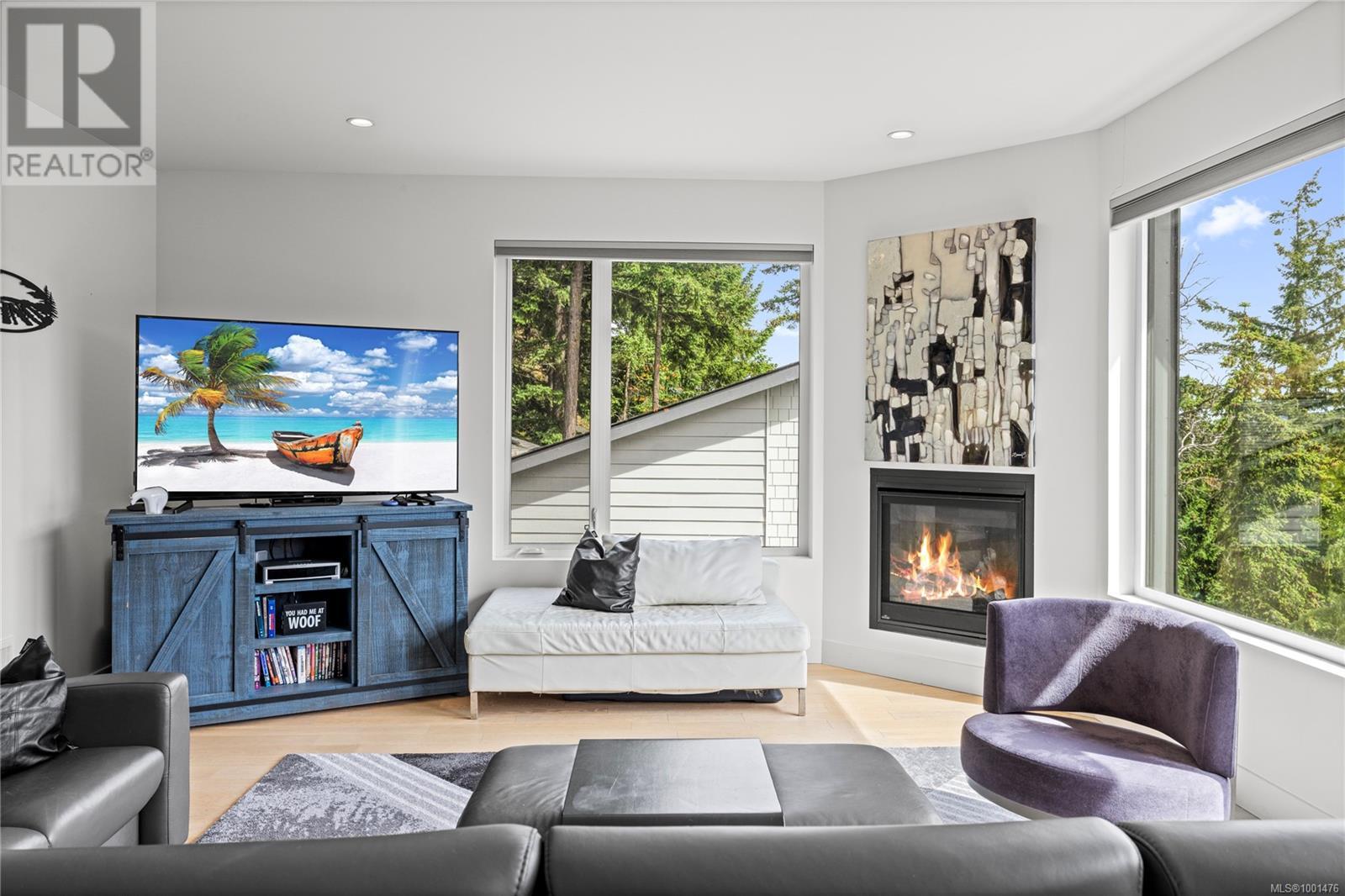 Property at 241 Woodhaven Dr image 3