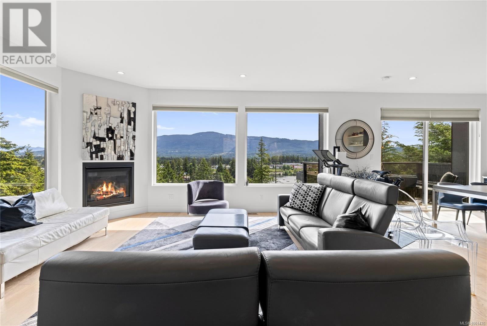 Property at 241 Woodhaven Dr image 4