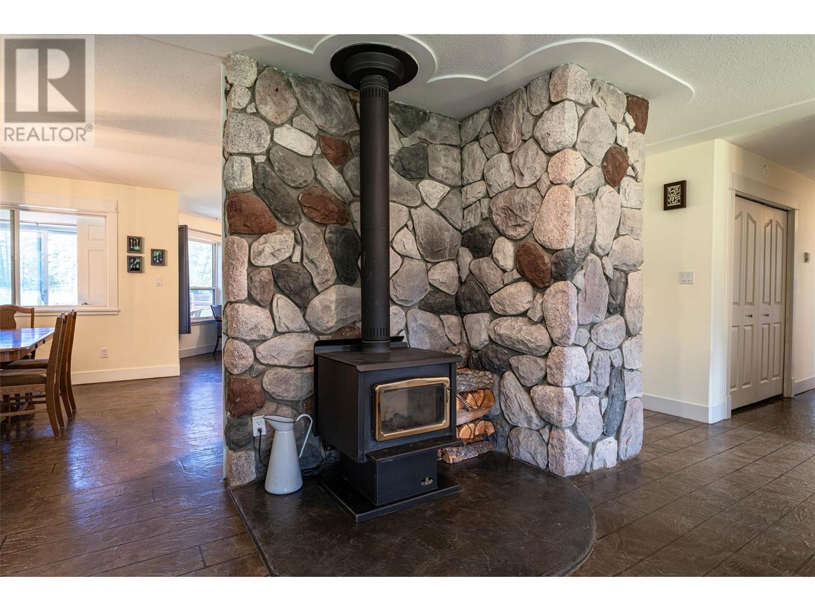 4858 Salmon River Road, Spallumcheen, British Columbia  V0E 1B4 - Photo 33 - 10347783