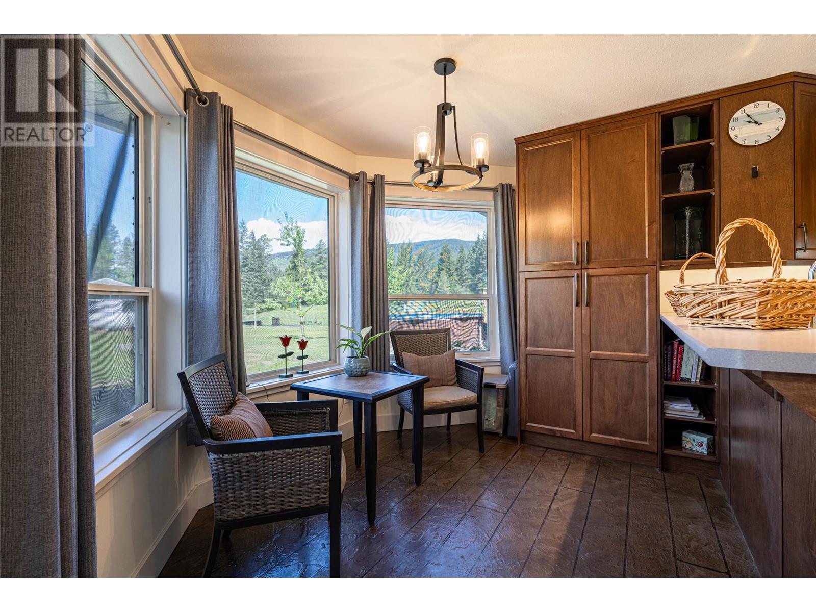 4858 Salmon River Road, Spallumcheen, British Columbia  V0E 1B4 - Photo 17 - 10347783