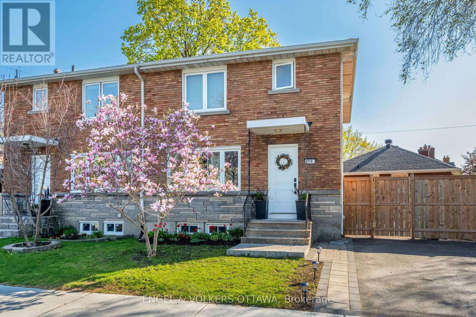 916 KIRKWOOD AVENUE, Ottawa, Ontario
