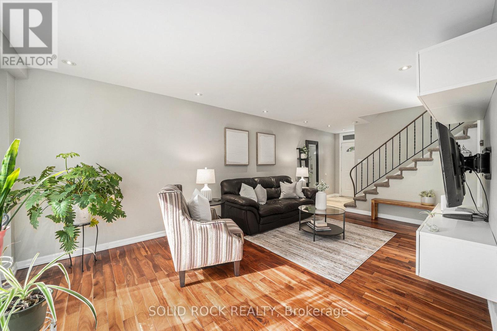 116 Mcclellan Road, Ottawa, Ontario  K2H 5V9 - Photo 5 - X12181235