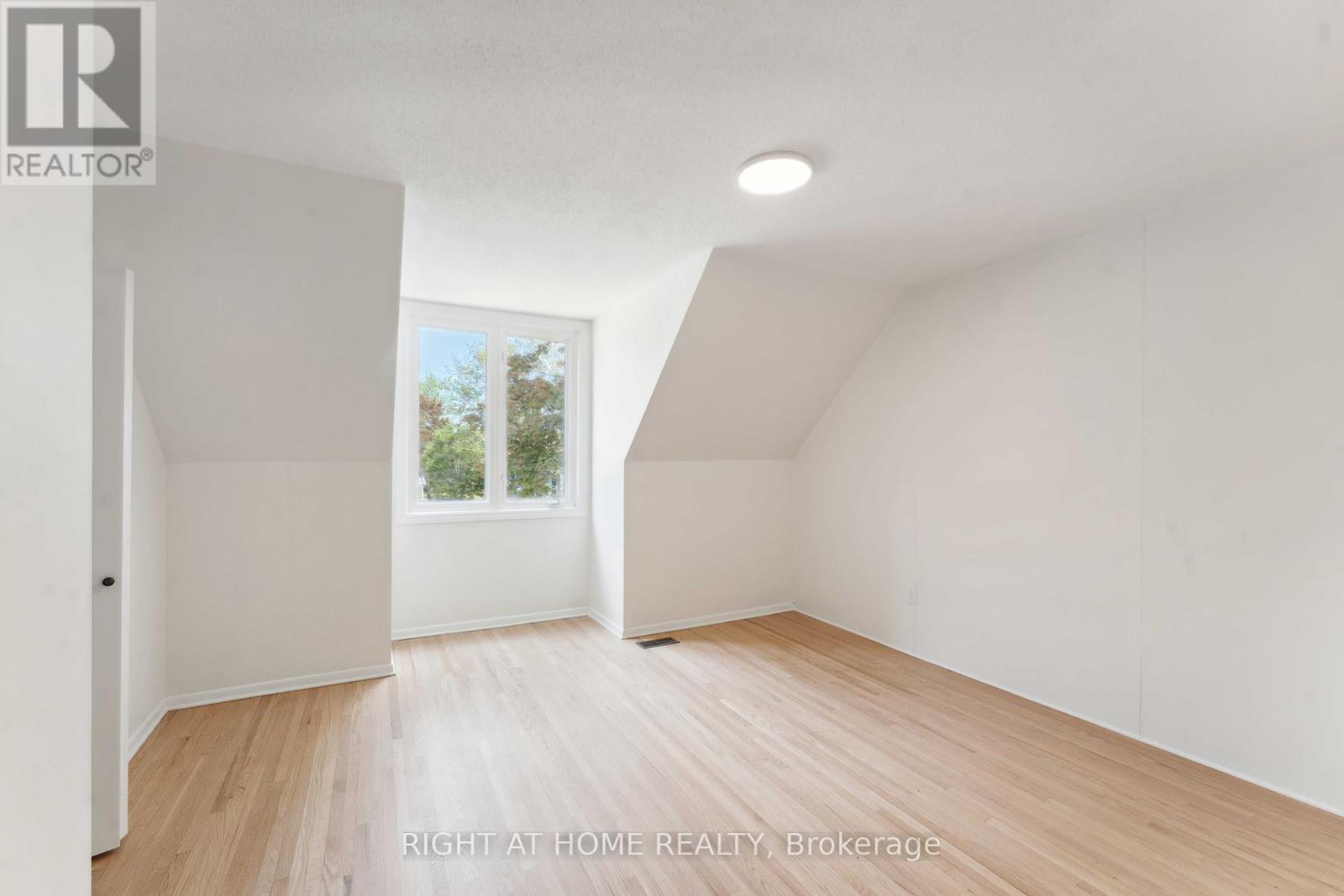 788 Eastvale Drive, Ottawa, Ontario  K1J 7A1 - Photo 15 - X12181292