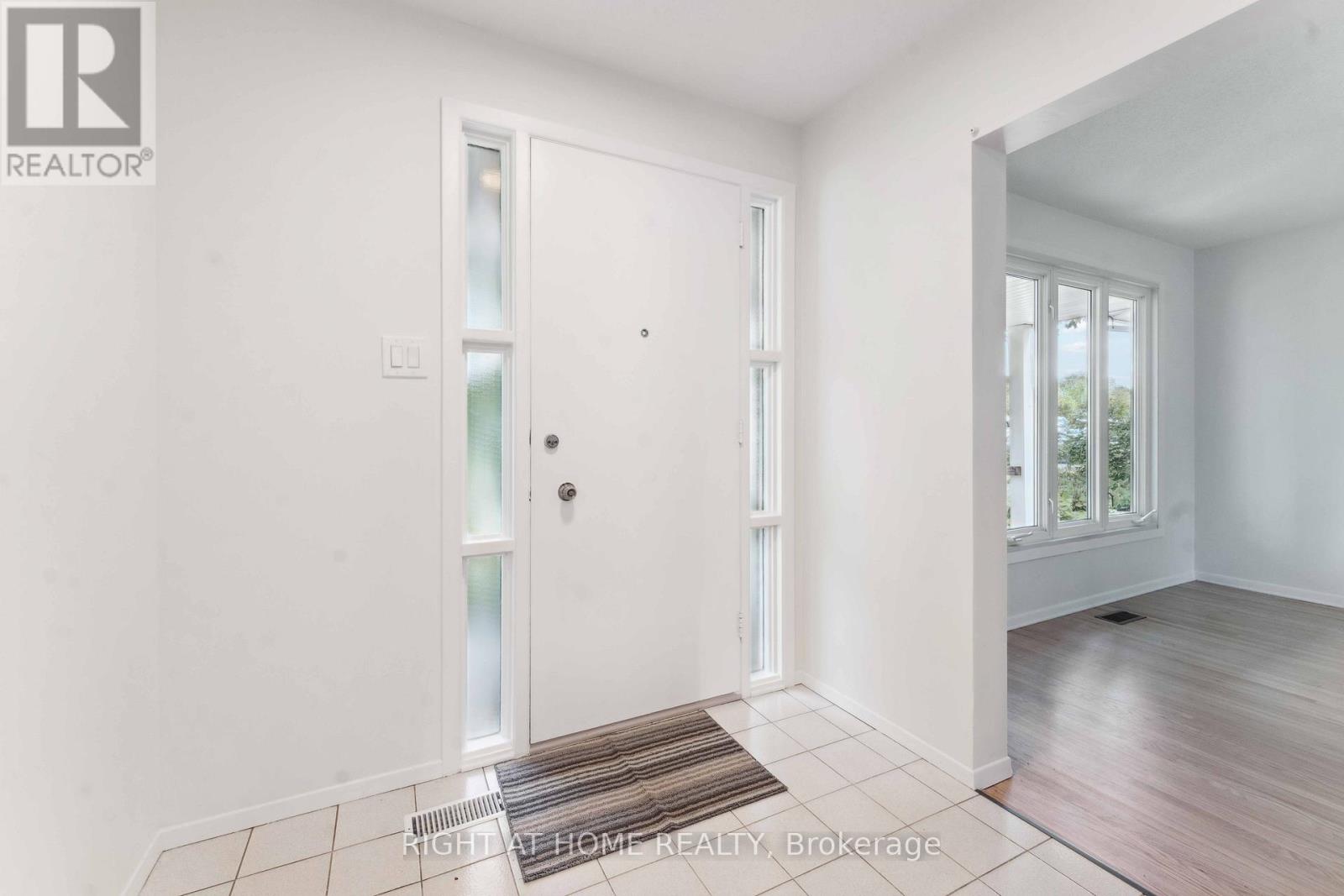788 Eastvale Drive, Ottawa, Ontario  K1J 7A1 - Photo 2 - X12181292