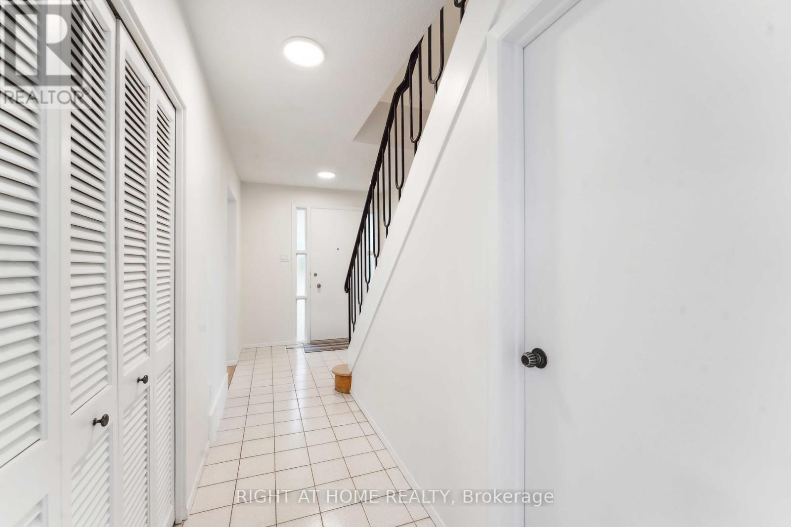 788 Eastvale Drive, Ottawa, Ontario  K1J 7A1 - Photo 3 - X12181292
