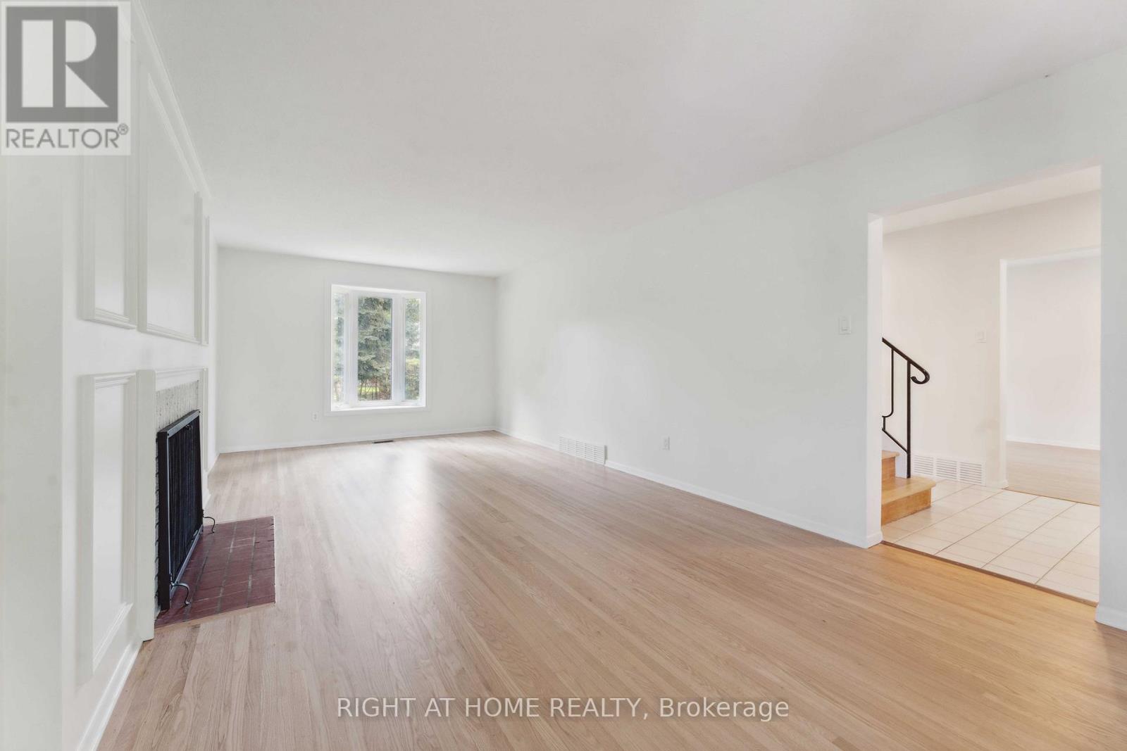 788 Eastvale Drive, Ottawa, Ontario  K1J 7A1 - Photo 4 - X12181292