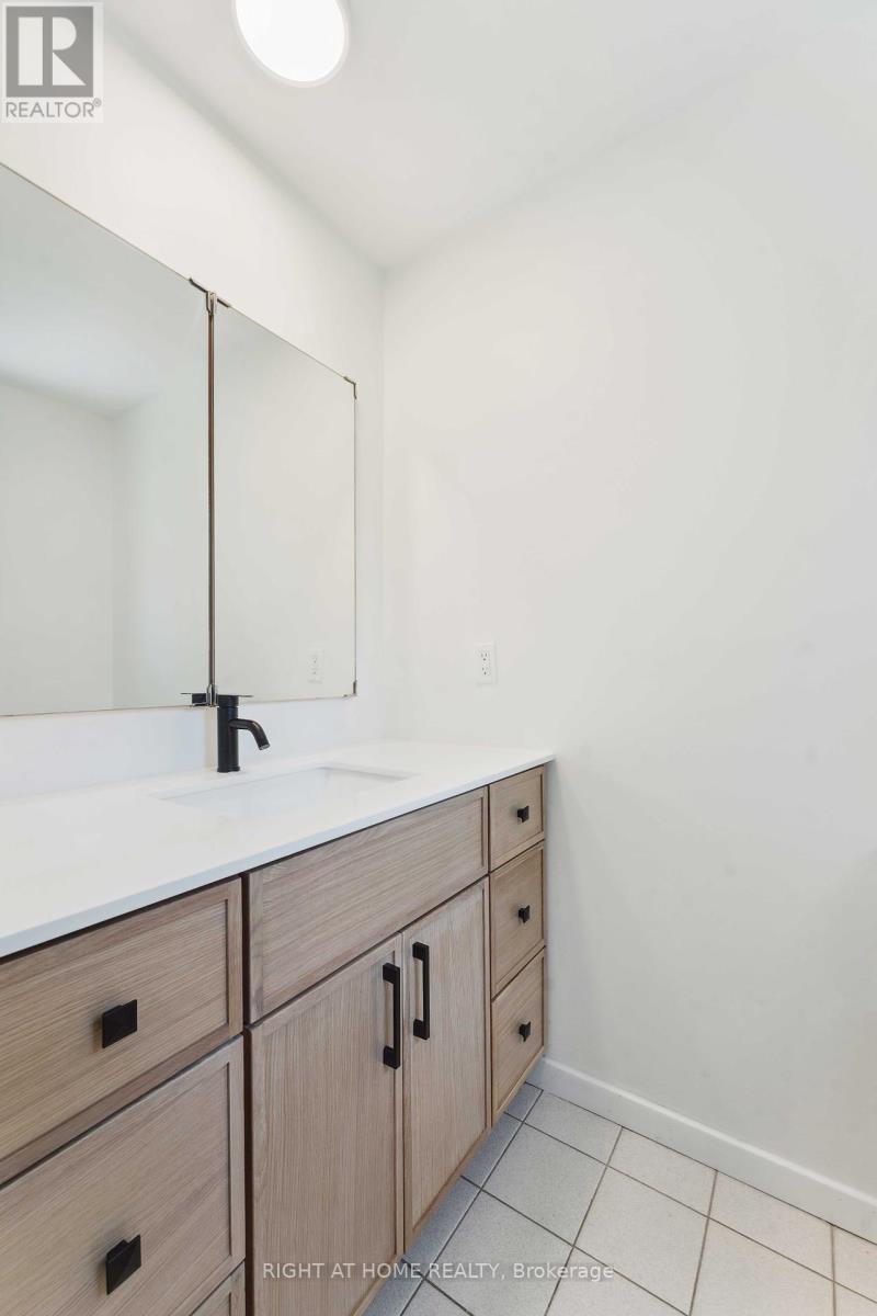 788 Eastvale Drive, Ottawa, Ontario  K1J 7A1 - Photo 9 - X12181292