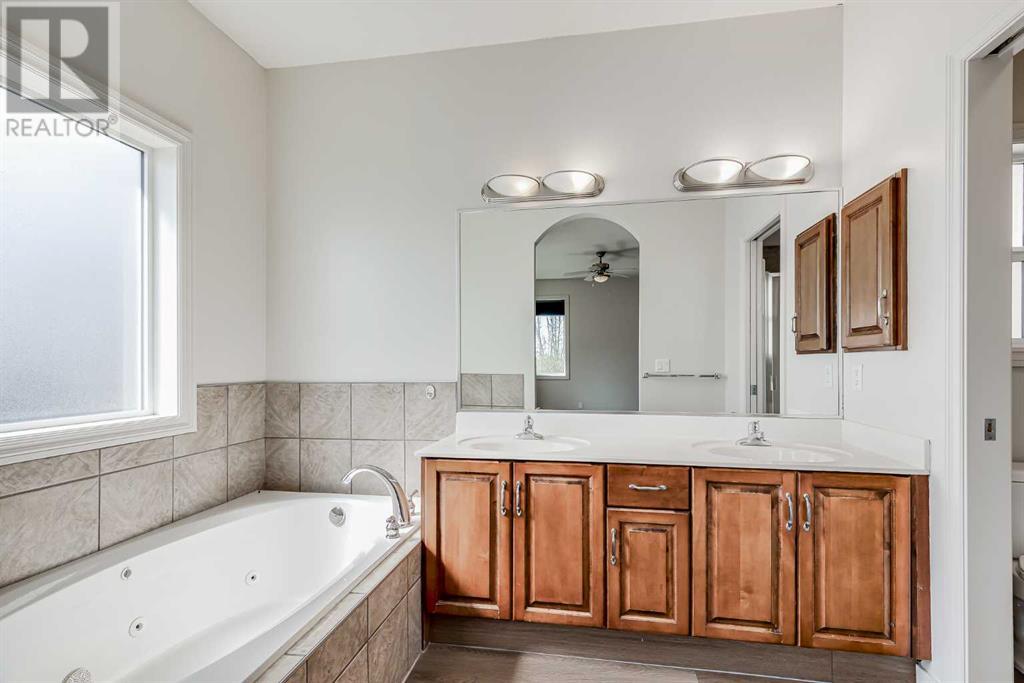 24 Royal Highland Court Nw, Calgary, Alberta  T3G 4Y2 - Photo 19 - A2217927