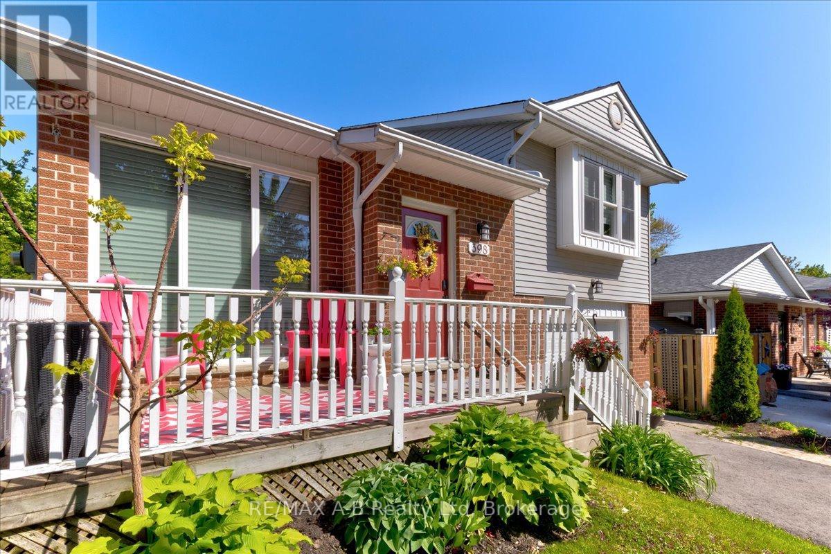 398 Dayna Crescent, Waterloo, Ontario  N2K 3K9 - Photo 2 - X12046369